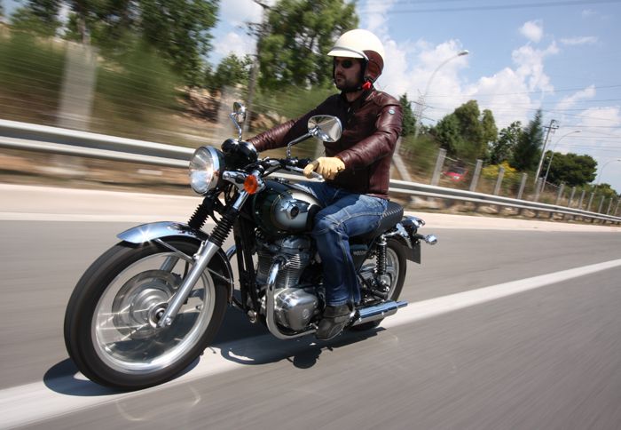 Kawasaki W800: Μπορείς να το κοιτάς με τις ώρες και να βρίσκεις συνέχεια μικρές λεπτομέρειες επάνω του
